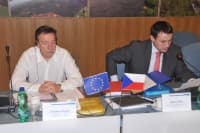 Zástupce EK Christos Gogos  a hejtman LK Martin Půta (vpravo)